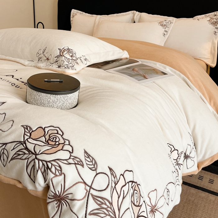 91家纺网 家纺一手货源 找家纺 金牛座家纺 2025新款加厚牛奶绒轻奢刺绣四件套-若兰 若兰-奶白