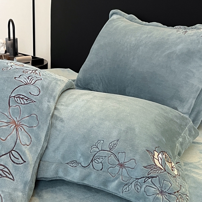 91家纺网 家纺一手货源 找家纺 金牛座家纺 2025新款加厚牛奶绒轻奢刺绣四件套-若兰 若兰-浅灰