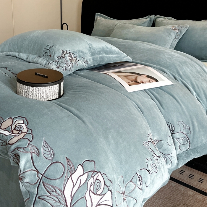 91家纺网 家纺一手货源 找家纺 金牛座家纺 2025新款加厚牛奶绒轻奢刺绣四件套-若兰 若兰-浅灰