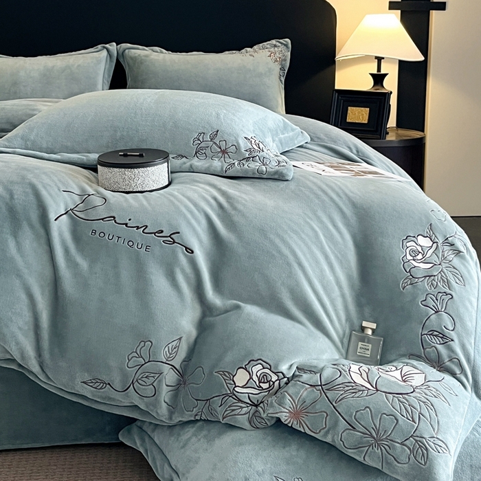 91家纺网 家纺一手货源 找家纺 金牛座家纺 2025新款加厚牛奶绒轻奢刺绣四件套-若兰 若兰-浅灰