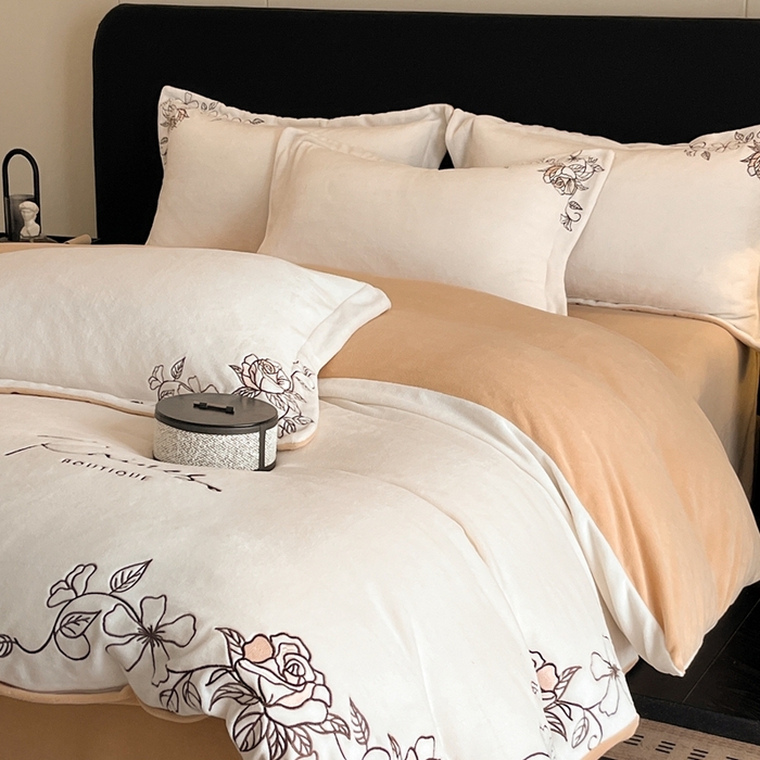 91家纺网 家纺一手货源 找家纺 金牛座家纺 2025新款加厚牛奶绒轻奢刺绣四件套-若兰 若兰-奶白