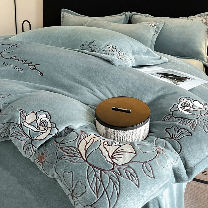 91家纺网 家纺一手货源 找家纺 金牛座家纺 2025新款加厚牛奶绒轻奢刺绣四件套-若兰 若兰-浅灰