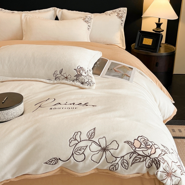 91家纺网 家纺一手货源 找家纺 金牛座家纺 2025新款加厚牛奶绒轻奢刺绣四件套-若兰 若兰-奶白