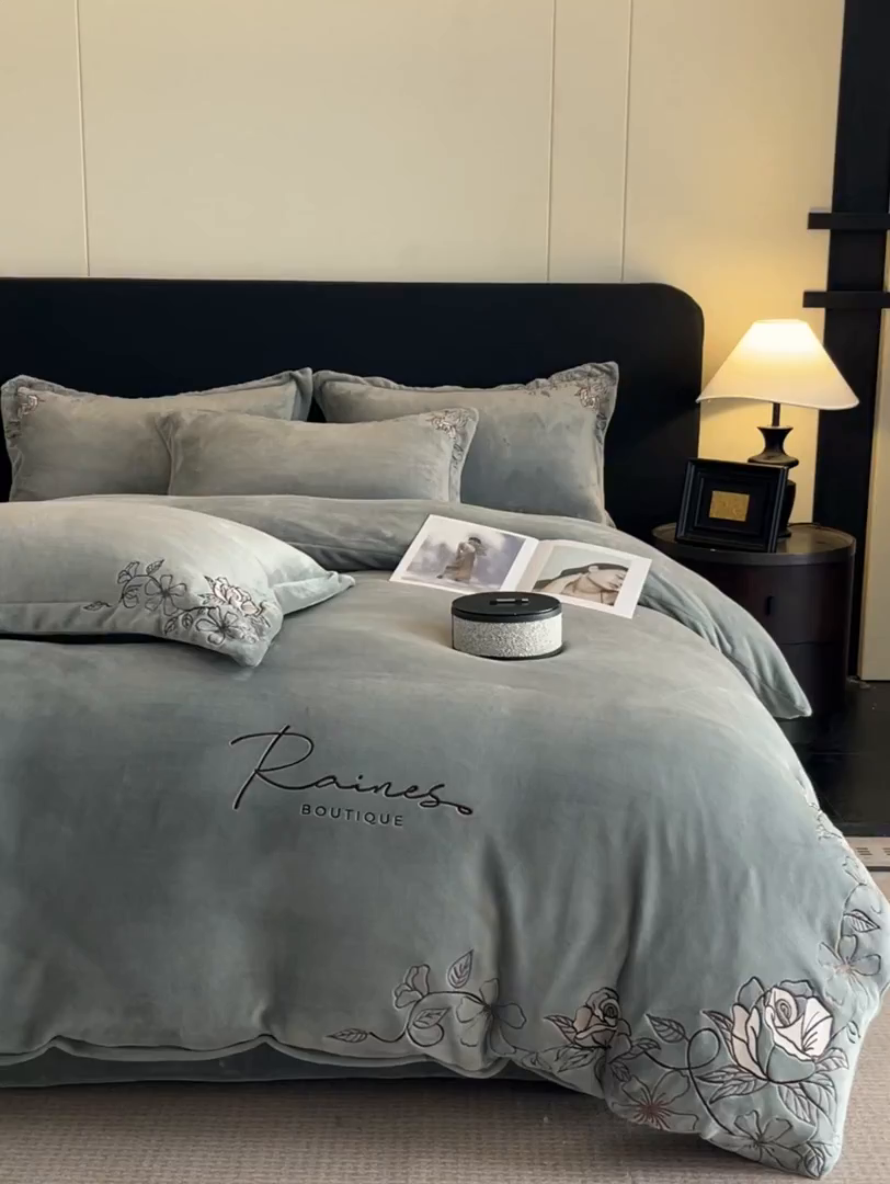 91家纺网 家纺一手货源 找家纺 金牛座家纺 2025新款加厚牛奶绒轻奢刺绣四件套-若兰 若兰-浅灰