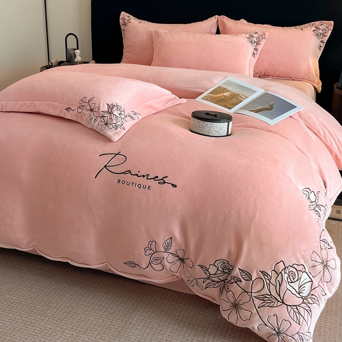 91家纺网 家纺一手货源 找家纺 金牛座家纺 2025新款加厚牛奶绒轻奢刺绣四件套-若兰 若兰-嫩粉