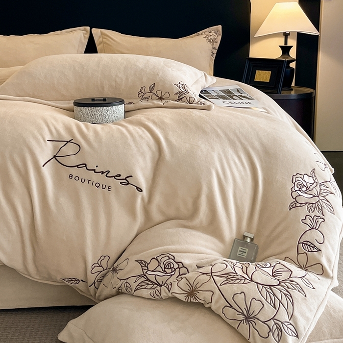 91家纺网 家纺一手货源 找家纺 金牛座家纺 2025新款加厚牛奶绒轻奢刺绣四件套-若兰 若兰-杏色