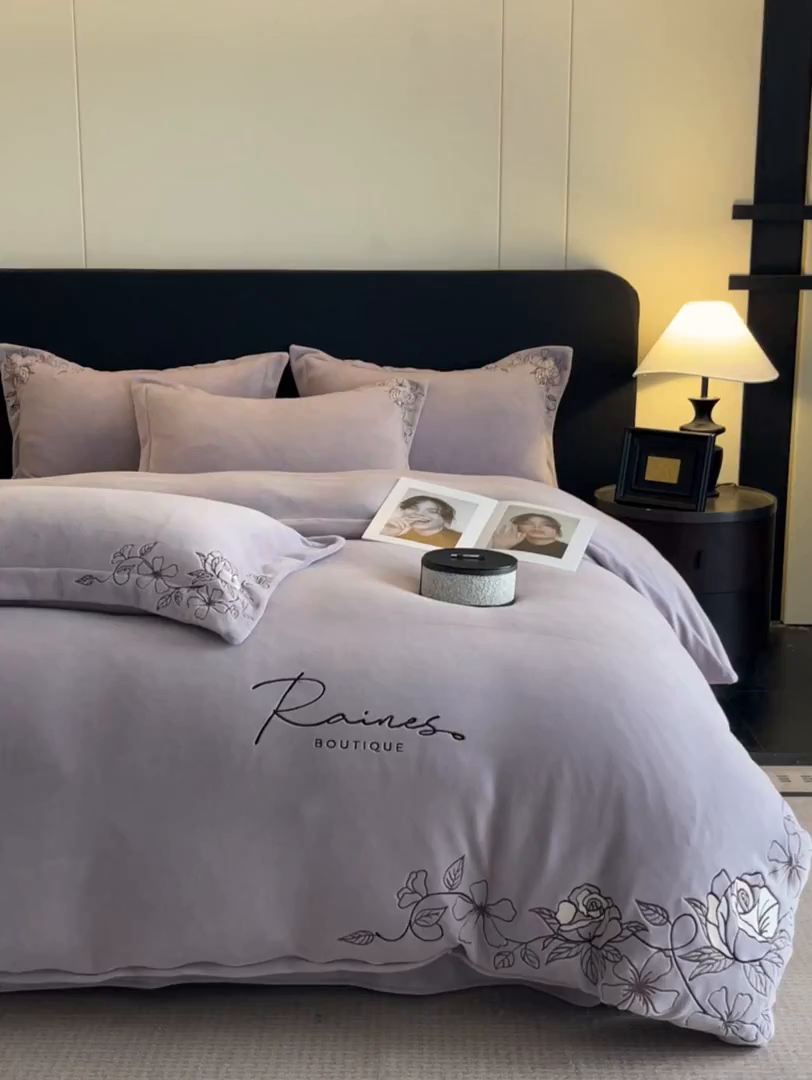 91家纺网 家纺一手货源 找家纺 金牛座家纺 2025新款加厚牛奶绒轻奢刺绣四件套-若兰 若兰-浅紫