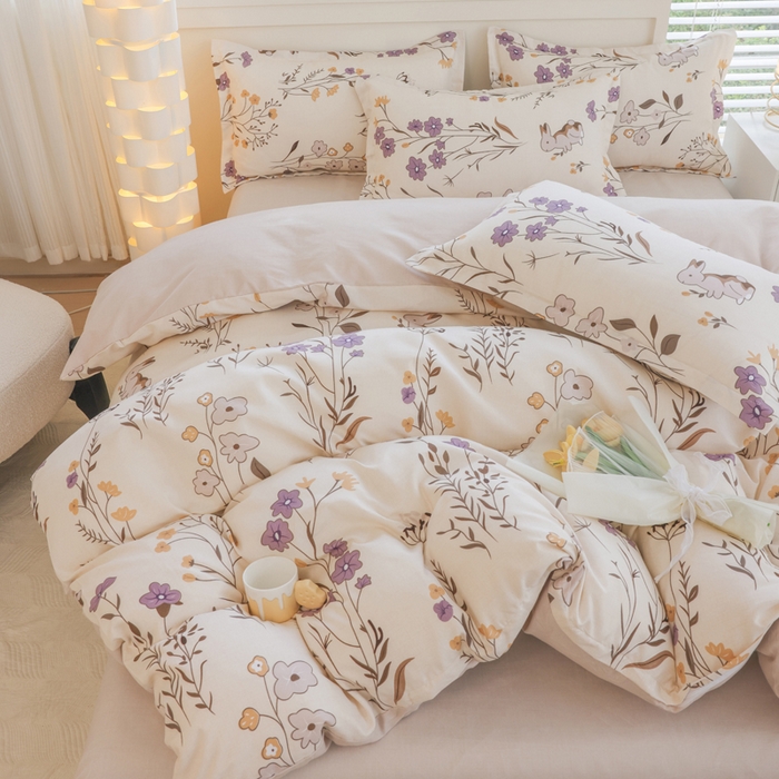 91家纺网 家纺一手货源 找家纺 优纤家纺 2025新款120克磨毛斜纹卡通花卉印花植物羊绒四件套 千寻花语