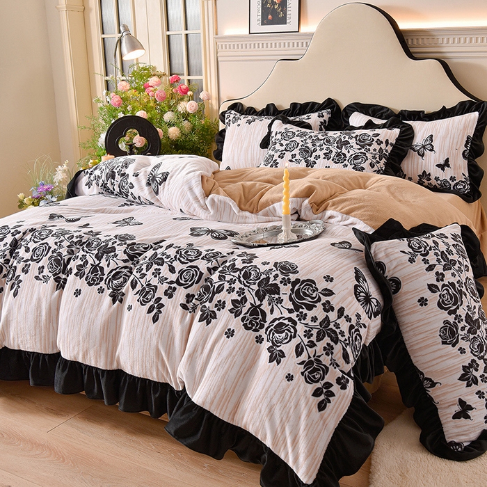 91家纺网 家纺一手货源 找家纺 （总）牵依 2025新款赫本风水花边牛奶绒四件套