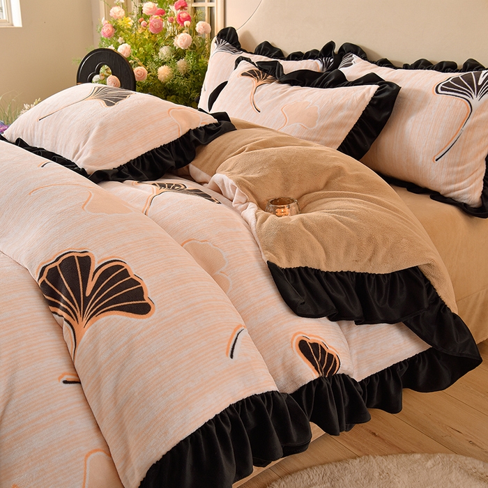 91家纺网 家纺一手货源 找家纺 （总）牵依 2025新款赫本风水花边牛奶绒四件套