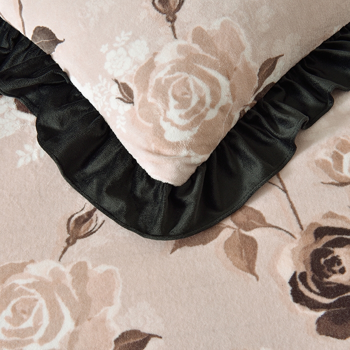 91家纺网 家纺一手货源 找家纺 牵依 2025新款赫本风水花边牛奶绒四件套 法式-繁花