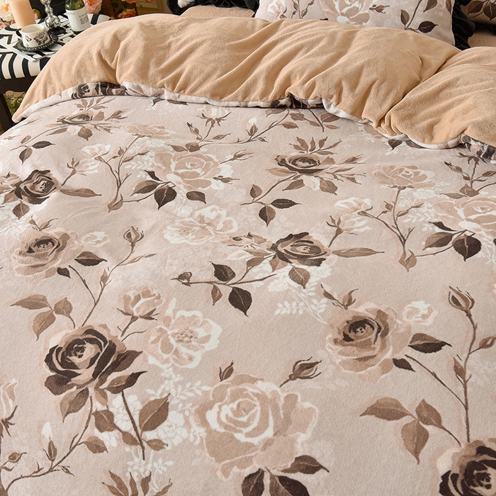 91家纺网 家纺一手货源 找家纺 牵依 2025新款赫本风水花边牛奶绒四件套 法式-繁花