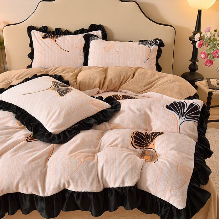 91家纺网 家纺一手货源 找家纺 牵依 2025新款赫本风水花边牛奶绒四件套 法式-银杏叶