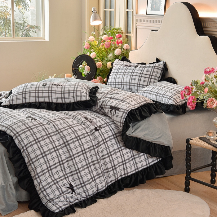 91家纺网 家纺一手货源 找家纺 牵依 2025新款赫本风水花边牛奶绒四件套 法式-简爱