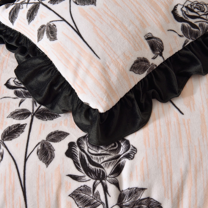 91家纺网 家纺一手货源 找家纺 牵依 2025新款赫本风水花边牛奶绒四件套 法式-优雅玫瑰