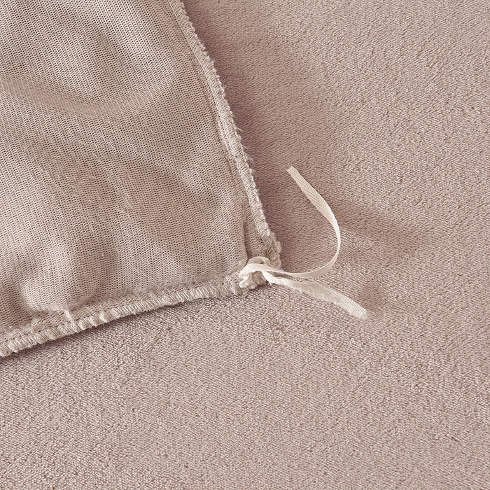 91家纺网 家纺一手货源 找家纺 牵依 2025新款赫本风水花边牛奶绒四件套 法式-轻梦花海