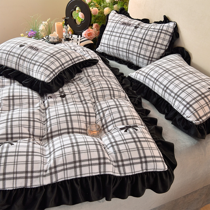 91家纺网 家纺一手货源 找家纺 牵依 2025新款赫本风水花边牛奶绒四件套 法式-简爱