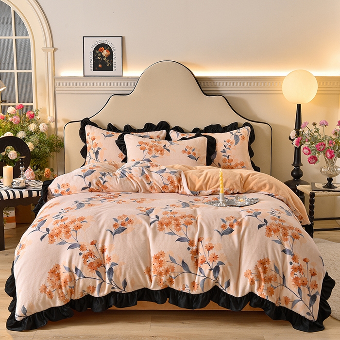 91家纺网 家纺一手货源 找家纺 牵依 2025新款赫本风水花边牛奶绒四件套 法式-花语浪漫