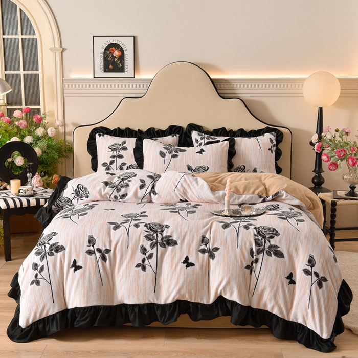 91家纺网 家纺一手货源 找家纺 牵依 2025新款赫本风水花边牛奶绒四件套 法式-优雅玫瑰