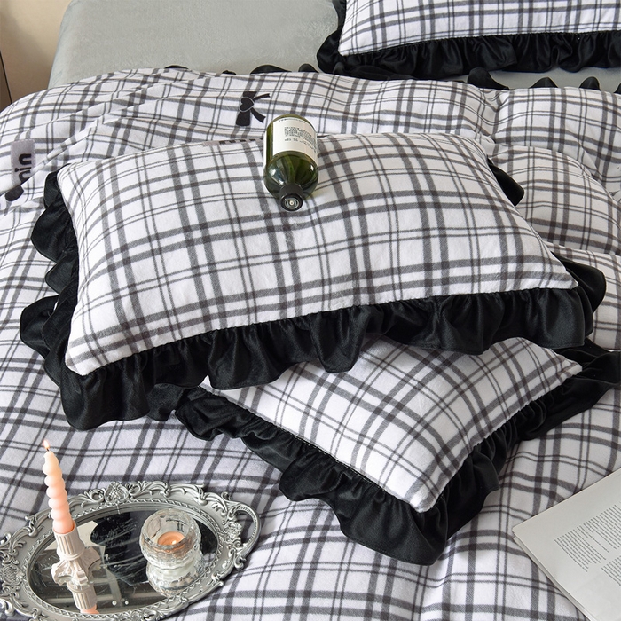 91家纺网 家纺一手货源 找家纺 牵依 2025新款赫本风水花边牛奶绒四件套 法式-简爱