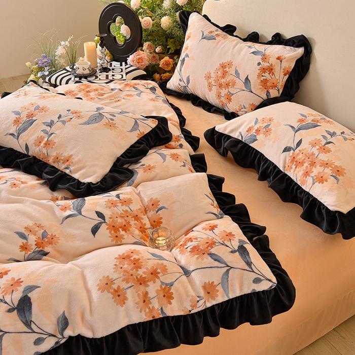 91家纺网 家纺一手货源 找家纺 牵依 2025新款赫本风水花边牛奶绒四件套 法式-花语浪漫