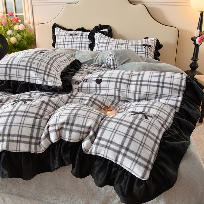 91家纺网 家纺一手货源 找家纺 牵依 2025新款赫本风水花边牛奶绒四件套 法式-简爱