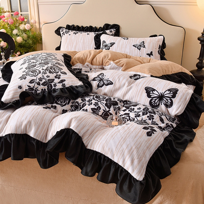 91家纺网 家纺一手货源 找家纺 （总）牵依 2025新款赫本风水花边牛奶绒四件套