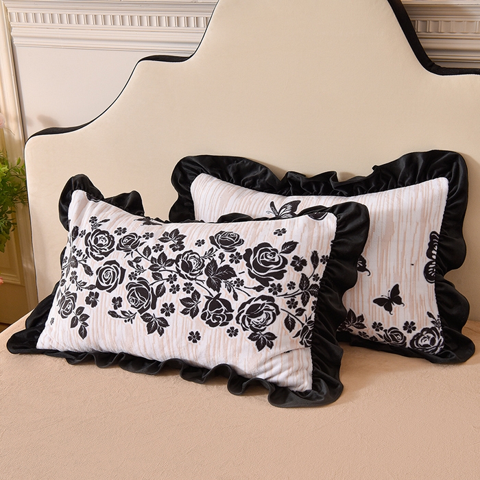 91家纺网 家纺一手货源 找家纺 牵依 2025新款赫本风水花边牛奶绒四件套 法式-蝶舞