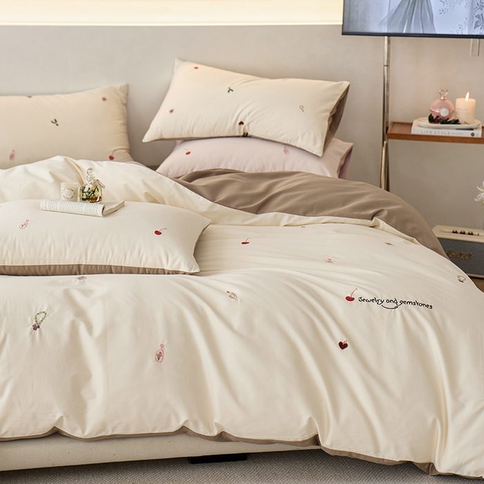 91家纺网 家纺一手货源 找家纺 简纯主义 2025新款100s贡缎长绒棉纯棉刺绣四件套-趣味 樱桃甜心-咖