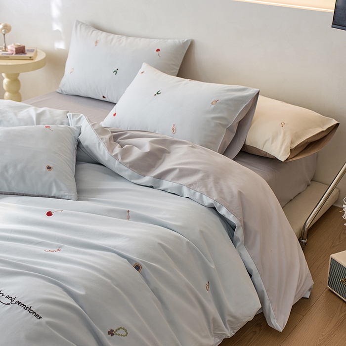 91家纺网 家纺一手货源 找家纺 简纯主义 2025新款100s贡缎长绒棉纯棉刺绣四件套-趣味 樱桃甜心-蓝