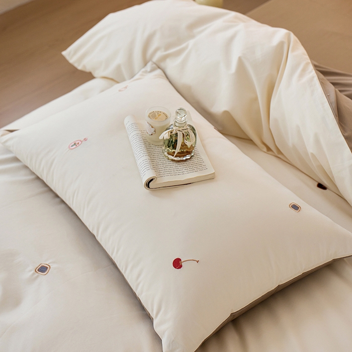 91家纺网 家纺一手货源 找家纺 简纯主义 2025新款100s贡缎长绒棉纯棉刺绣四件套-趣味 樱桃甜心-咖