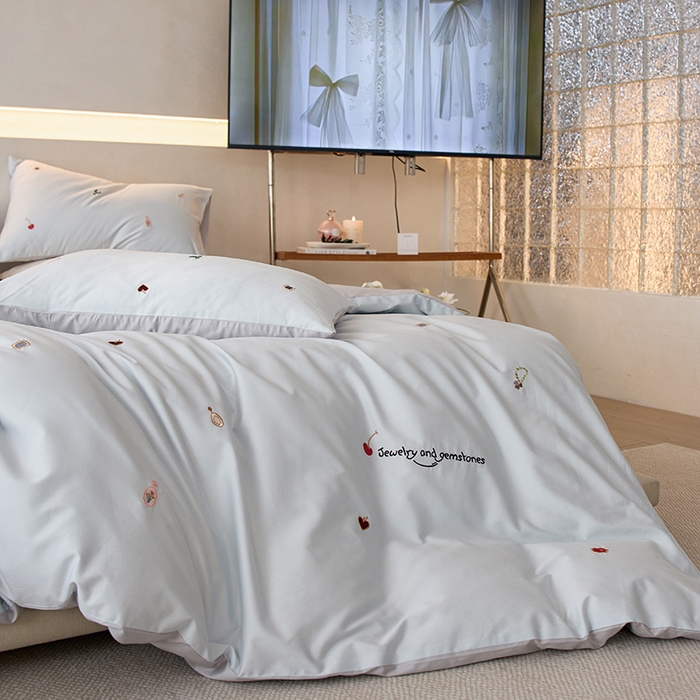 91家纺网 家纺一手货源 找家纺 简纯主义 2025新款100s贡缎长绒棉纯棉刺绣四件套-趣味 樱桃甜心-蓝