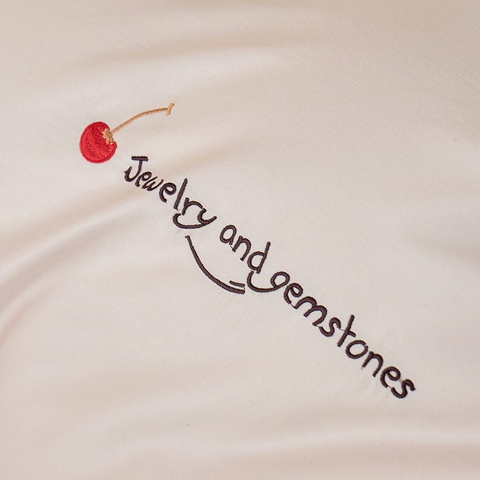 91家纺网 家纺一手货源 找家纺 简纯主义 2025新款100s贡缎长绒棉纯棉刺绣四件套-趣味 樱桃甜心-粉紫