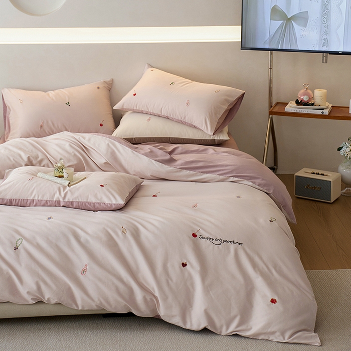 简纯主义 2025新款100s贡缎长绒棉纯棉刺绣四件套-趣味 樱桃甜心-粉紫