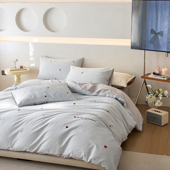 91家纺网 家纺一手货源 找家纺 简纯主义 2025新款100s贡缎长绒棉纯棉刺绣四件套-趣味 樱桃甜心-蓝