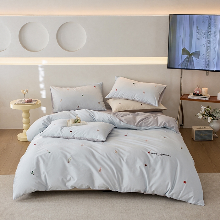 91家纺网 家纺一手货源 找家纺 简纯主义 2025新款100s贡缎长绒棉纯棉刺绣四件套-趣味 樱桃甜心-蓝