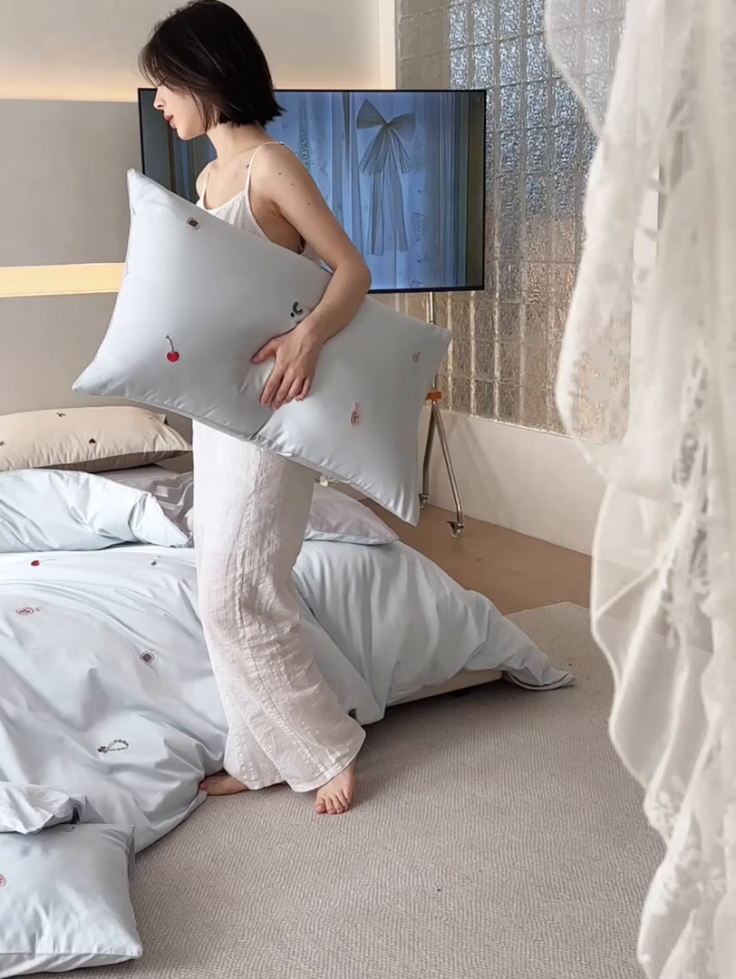 91家纺网 家纺一手货源 找家纺 简纯主义 2025新款100s贡缎长绒棉纯棉刺绣四件套-趣味 樱桃甜心-蓝