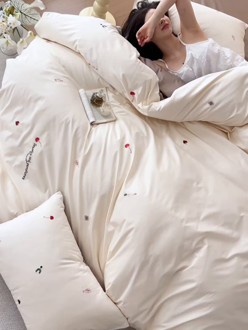 91家纺网 家纺一手货源 找家纺 简纯主义 2025新款100s贡缎长绒棉纯棉刺绣四件套-趣味 樱桃甜心-咖