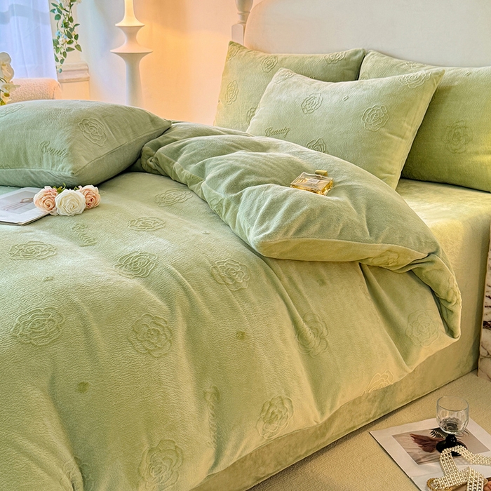 91家纺网 家纺一手货源 找家纺 眠博士 2025新款立体雕花牛奶绒加厚保暖四件套-安吉拉-芙蔓-赛琳 浮雕绒-芙蔓绿