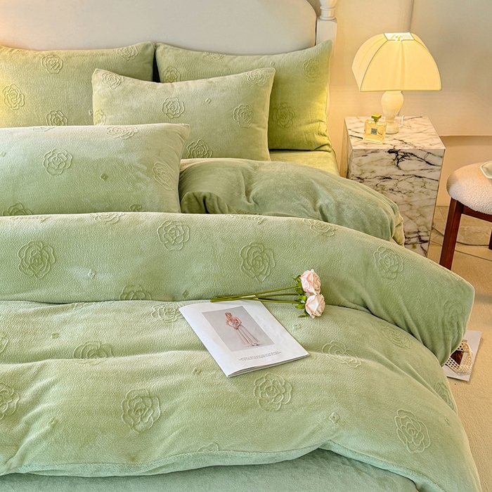 91家纺网 家纺一手货源 找家纺 眠博士 2025新款立体雕花牛奶绒加厚保暖四件套-安吉拉-芙蔓-赛琳 浮雕绒-芙蔓绿