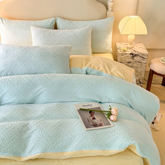 91家纺网 家纺一手货源 找家纺 眠博士 2025新款立体雕花牛奶绒加厚保暖四件套-安吉拉-芙蔓-赛琳 浮雕绒-安吉拉蓝黄