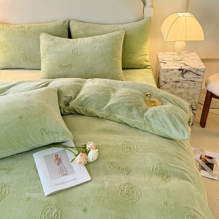 91家纺网 家纺一手货源 找家纺 眠博士 2025新款立体雕花牛奶绒加厚保暖四件套-安吉拉-芙蔓-赛琳 浮雕绒-芙蔓绿