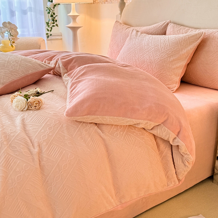 91家纺网 家纺一手货源 找家纺 （总）眠博士 2025新款立体雕花牛奶绒加厚保暖四件套-安吉拉-芙蔓-赛琳