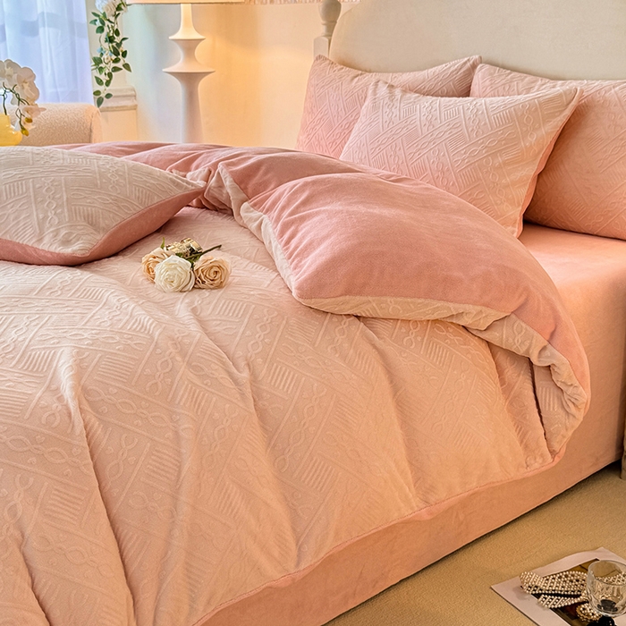 91家纺网 家纺一手货源 找家纺 （总）眠博士 2025新款立体雕花牛奶绒加厚保暖四件套-安吉拉-芙蔓-赛琳