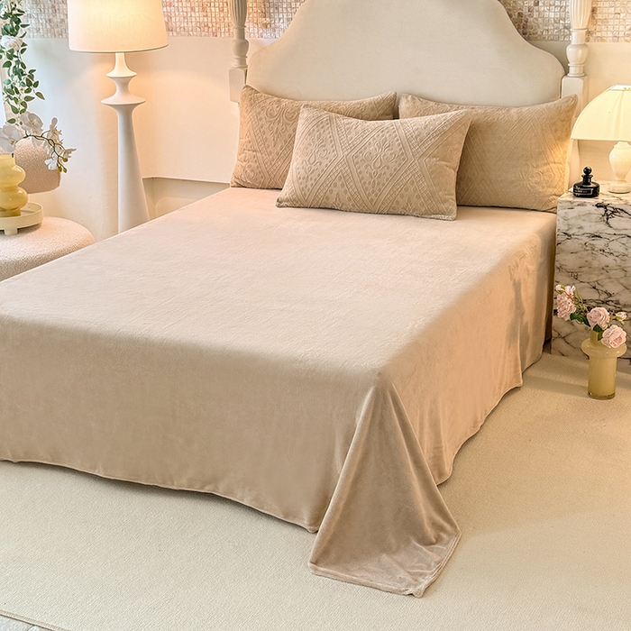 91家纺网 家纺一手货源 找家纺 眠博士 2025新款立体雕花牛奶绒加厚保暖四件套-安吉拉-芙蔓-赛琳 浮雕绒-赛琳卡其