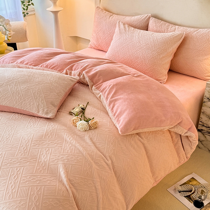 91家纺网 家纺一手货源 找家纺 （总）眠博士 2025新款立体雕花牛奶绒加厚保暖四件套-安吉拉-芙蔓-赛琳