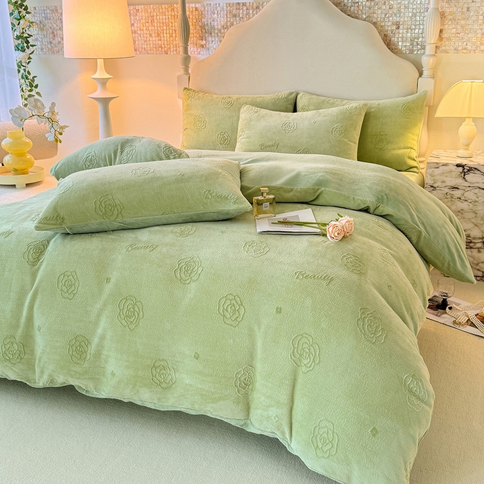 91家纺网 家纺一手货源 找家纺 眠博士 2025新款立体雕花牛奶绒加厚保暖四件套-安吉拉-芙蔓-赛琳 浮雕绒-芙蔓绿