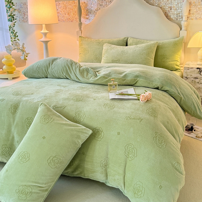 91家纺网 家纺一手货源 找家纺 眠博士 2025新款立体雕花牛奶绒加厚保暖四件套-安吉拉-芙蔓-赛琳 浮雕绒-芙蔓绿