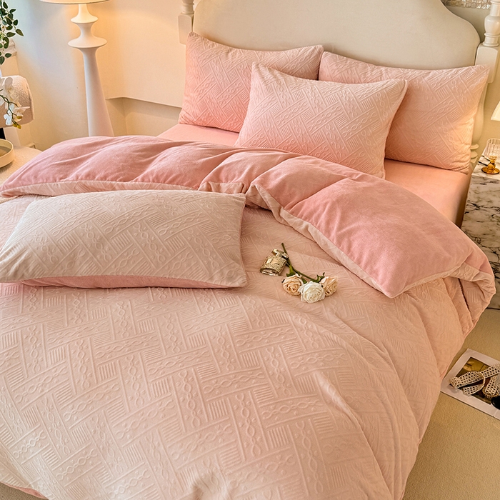 91家纺网 家纺一手货源 找家纺 （总）眠博士 2025新款立体雕花牛奶绒加厚保暖四件套-安吉拉-芙蔓-赛琳