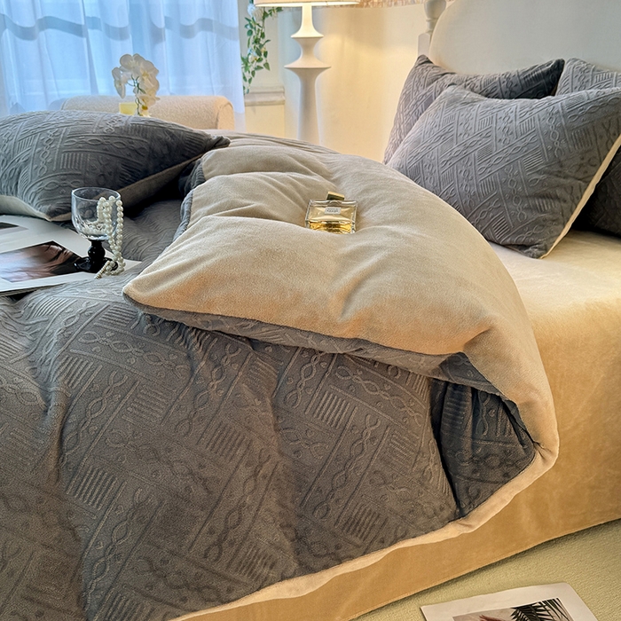 91家纺网 家纺一手货源 找家纺 （总）眠博士 2025新款立体雕花牛奶绒加厚保暖四件套-安吉拉-芙蔓-赛琳